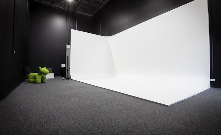 Cyclorama Photography/Video Studio with free lighting, creative studio at Photography And Design Australia (Studio site), image 11