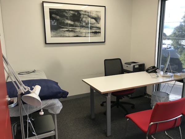 Private office at Dr Froomes Consulting Suites, image 1