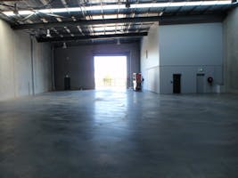 Warehouse, workshop at Lasso Road, image 1