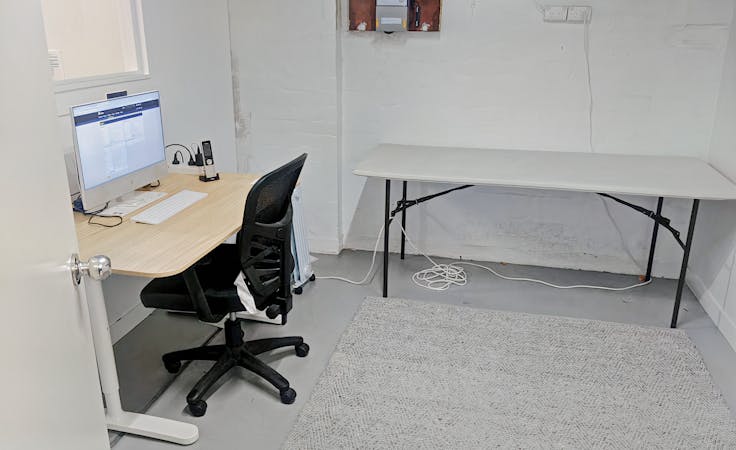 Private office at V-move Warehouse, image 2