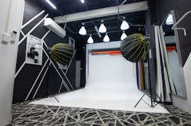 White Cyclorama Photography Studio (Equipment Included), creative studio at Photography Studio, image 1
