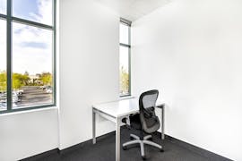 Access professional office space in Regus Surfers Paradise, hot desk at 50 Cavill Avenue, image 1
