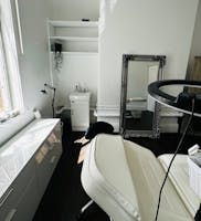 Room 4 - Aesthetics, private office at Les Galeries Beauté, image 1