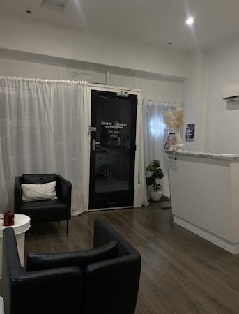 Treatment room, shop share at Rent a room and shop share, image 1