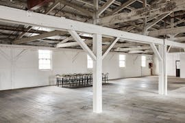 Light-filled & spacious warehouse to make your own, image 1