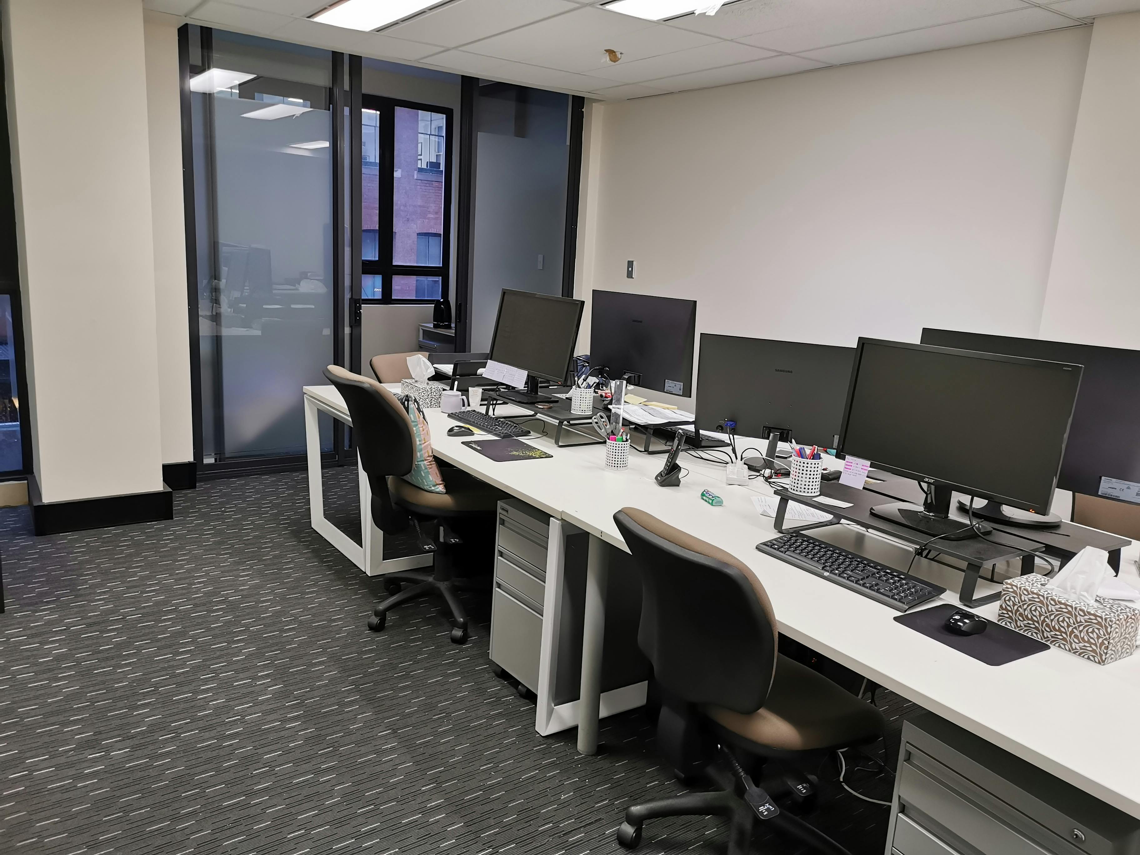 Hot Desk At Kezen Office Open Desk Pitt Street Spacely