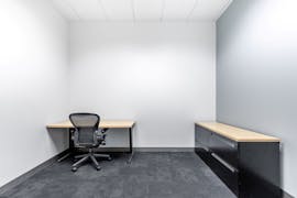 Access professional office space in Regus International Airport - Regus Express, hot desk at International Airport - Regus Express, image 1